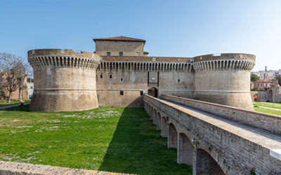 La Rocca Roveresca tra papi, fiera e mare